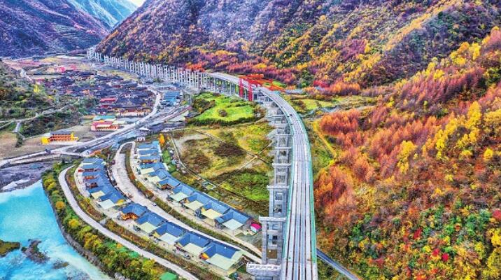 中国交通报：九绵高速公路厄哩村大桥正在加紧建设中（图片新闻）